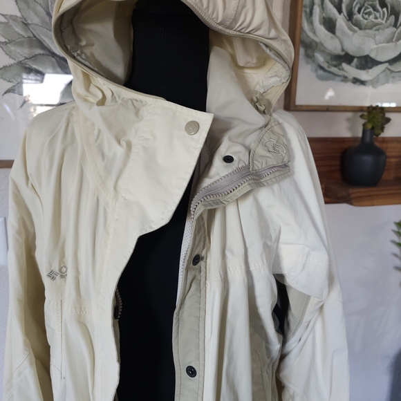 Columbia Women's Cream Jacket - Picture 4 of 7
